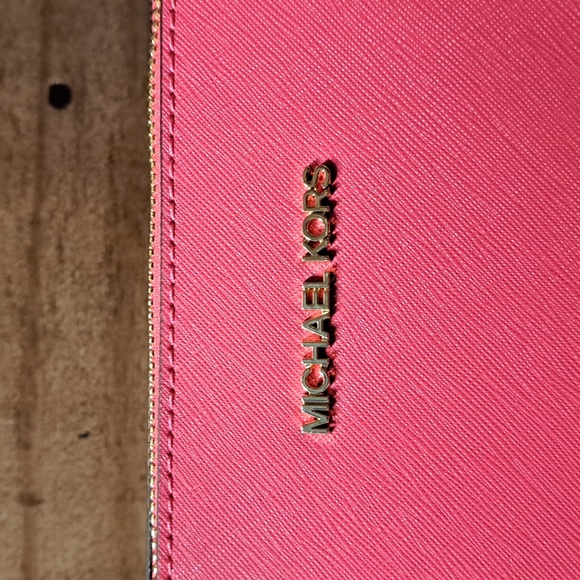 Michael Kors Jet Set Tote - Picture 3 of 7